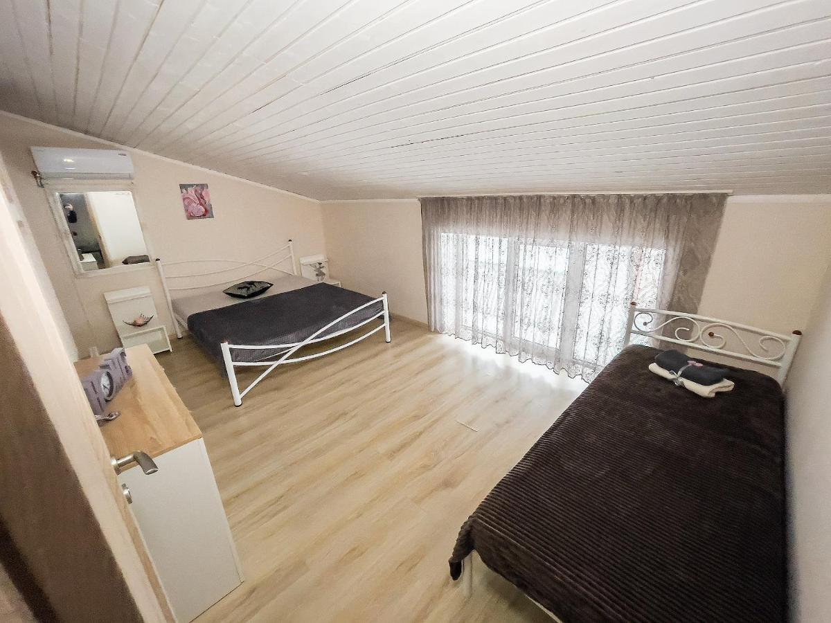 дворівневі на віллі с садом Apartment *
